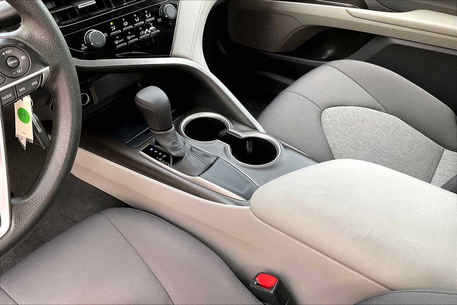 2021 Toyota Camry LE - Photo 20