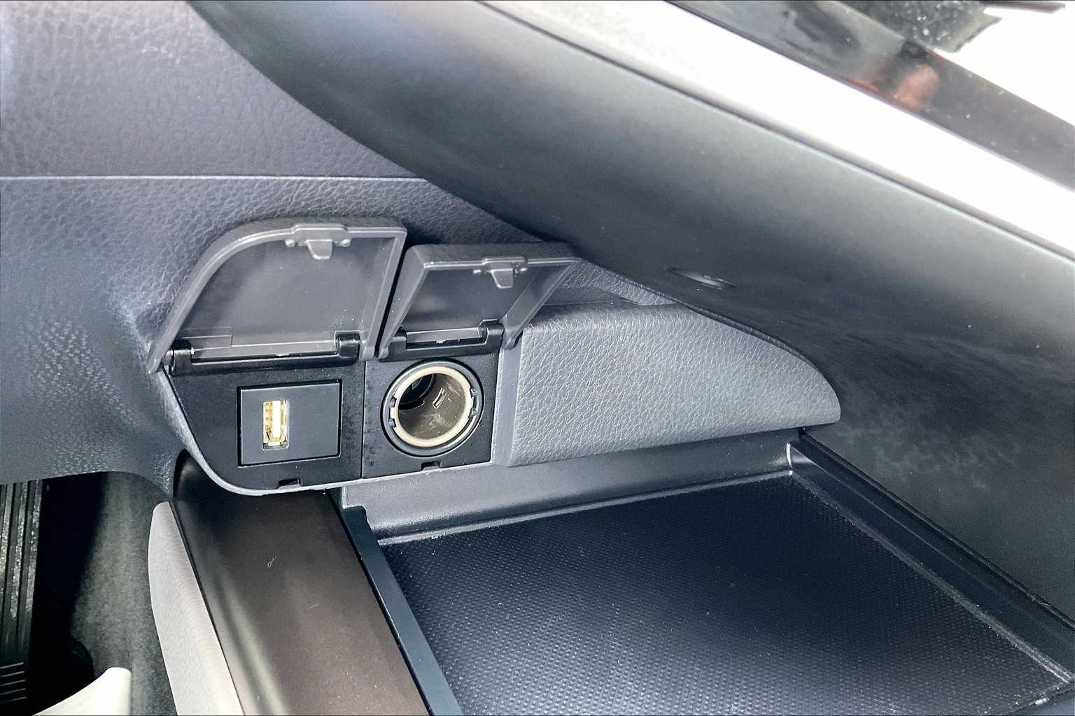 2021 Toyota Camry LE - Photo 26