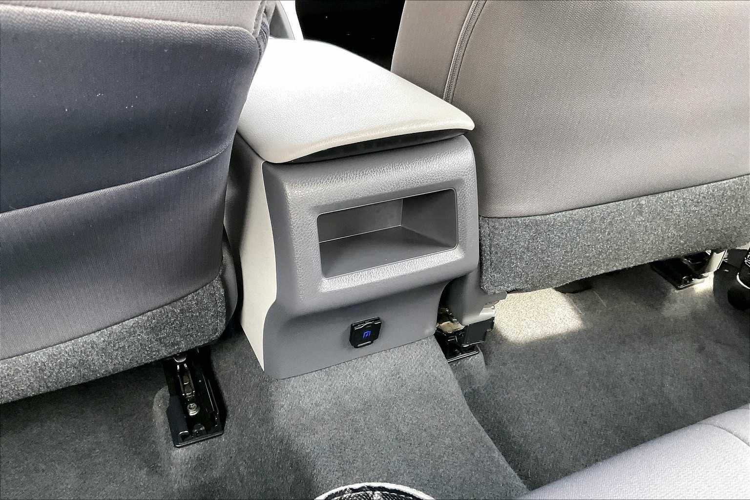 2021 Toyota Camry LE - Photo 27