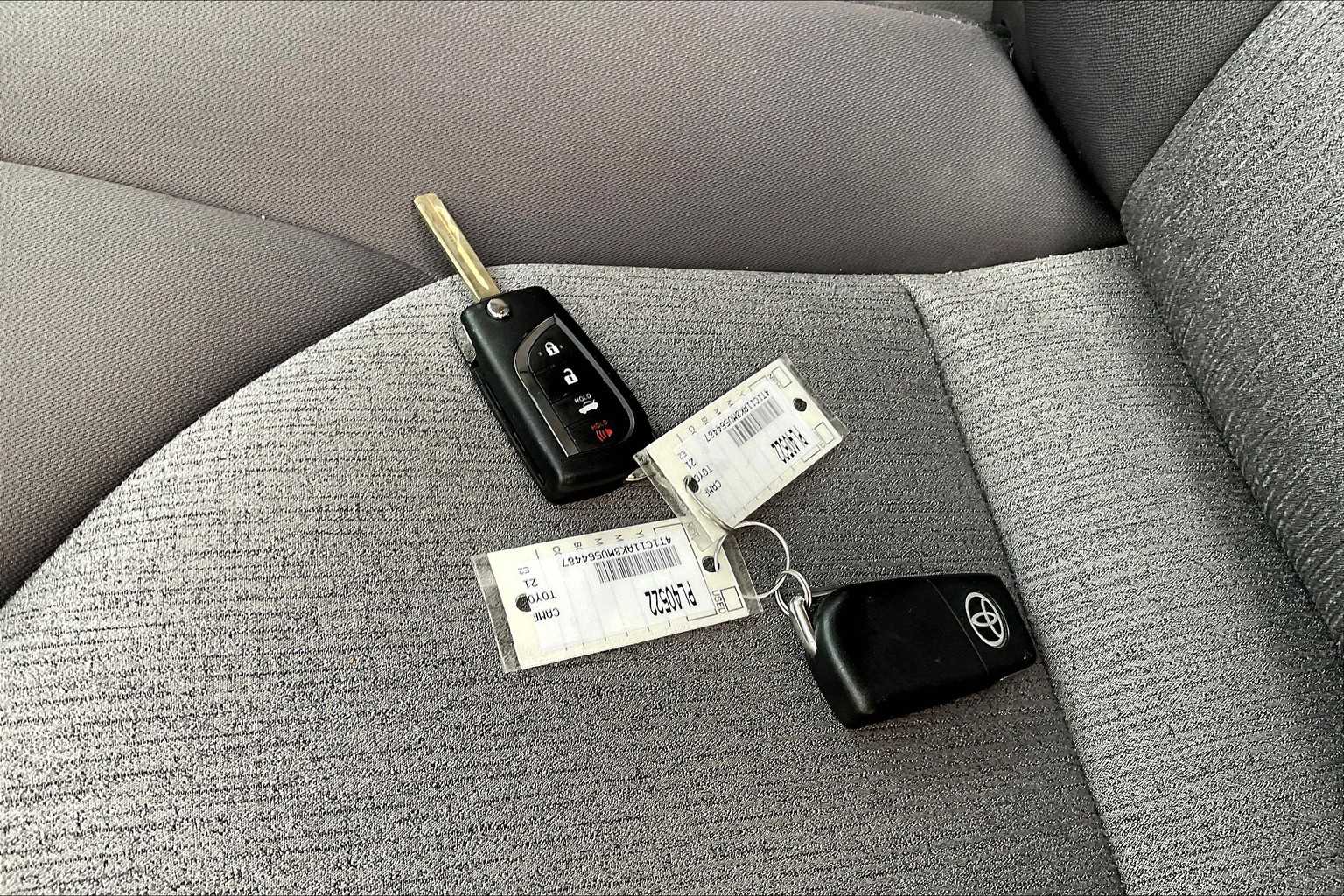 2021 Toyota Camry LE - Photo 30