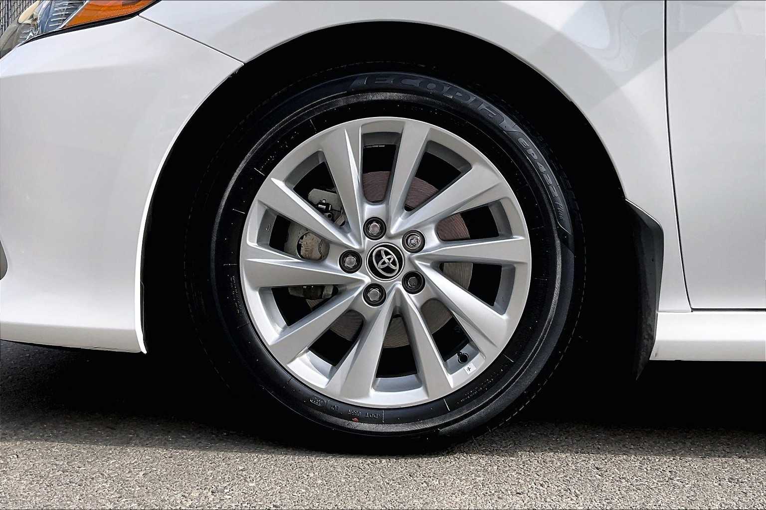 2021 Toyota Camry LE - Photo 7