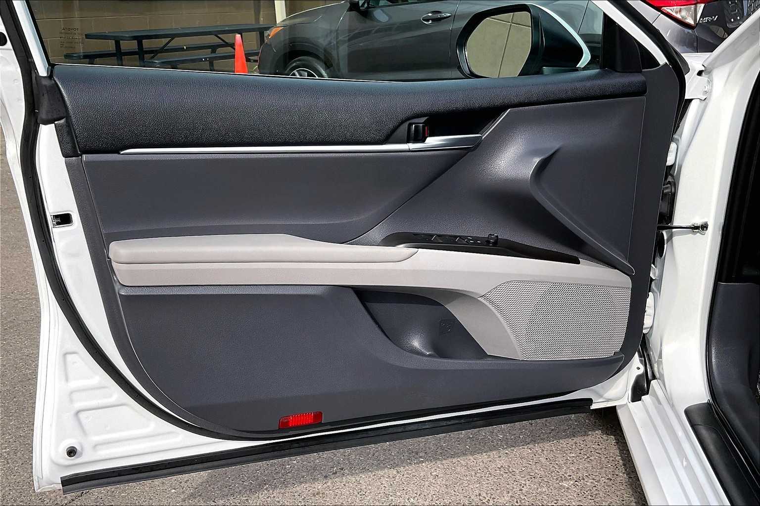 2021 Toyota Camry LE - Photo 9