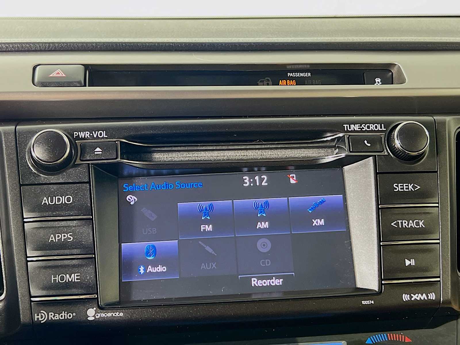 2016 Toyota RAV4 Hybrid XLE - Photo 15