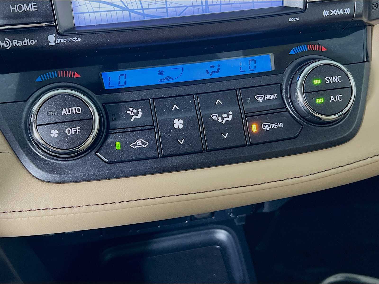 2016 Toyota RAV4 Hybrid XLE - Photo 16
