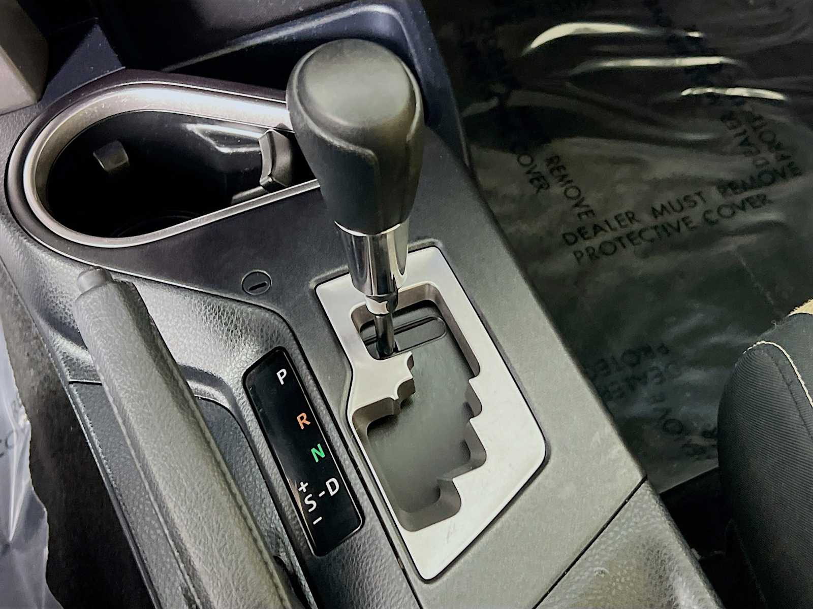 2016 Toyota RAV4 Hybrid XLE - Photo 17