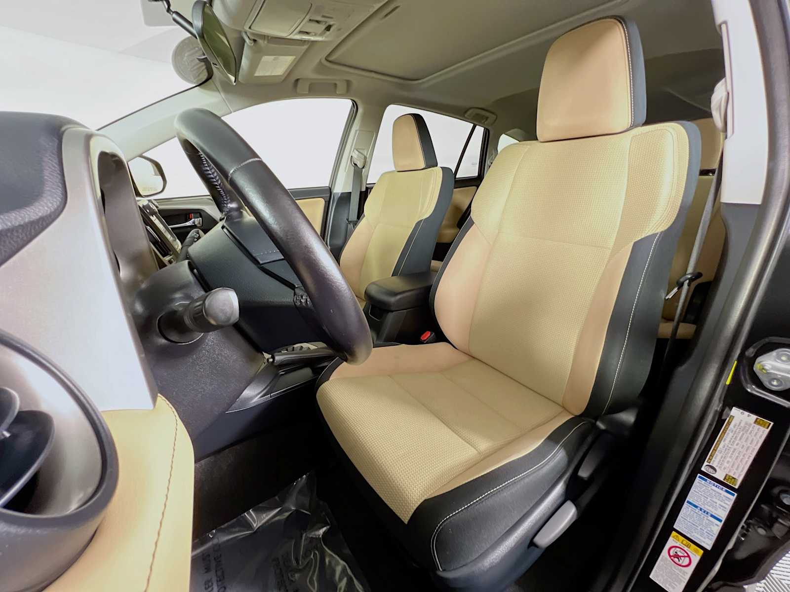 2016 Toyota RAV4 Hybrid XLE - Photo 21