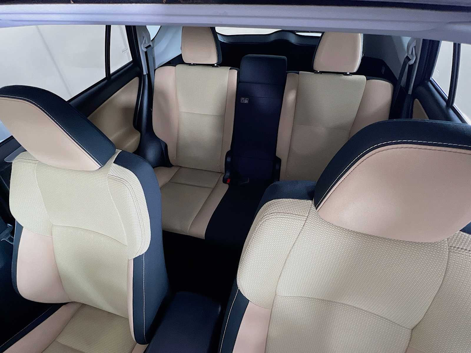 2016 Toyota RAV4 Hybrid XLE - Photo 22
