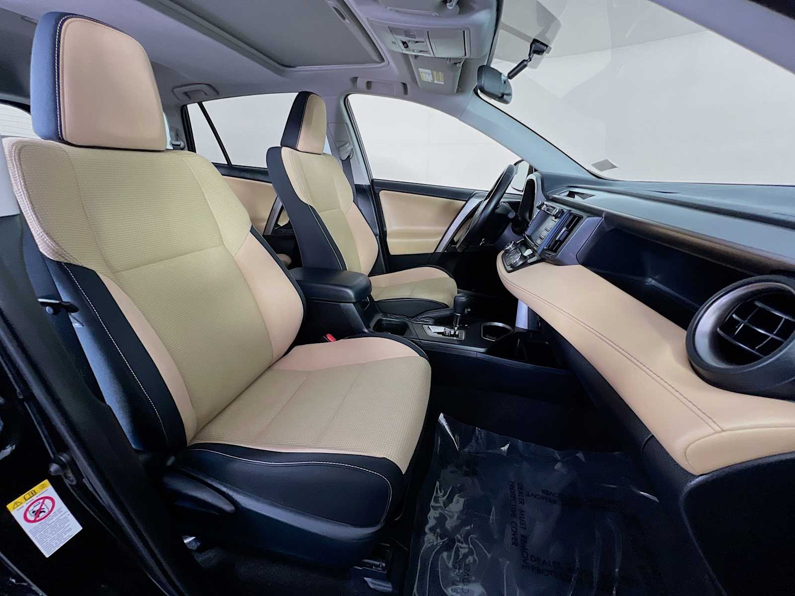 2016 Toyota RAV4 Hybrid XLE - Photo 28