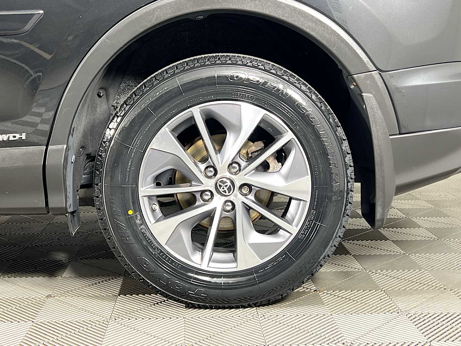 2016 Toyota RAV4 Hybrid XLE - Photo 31