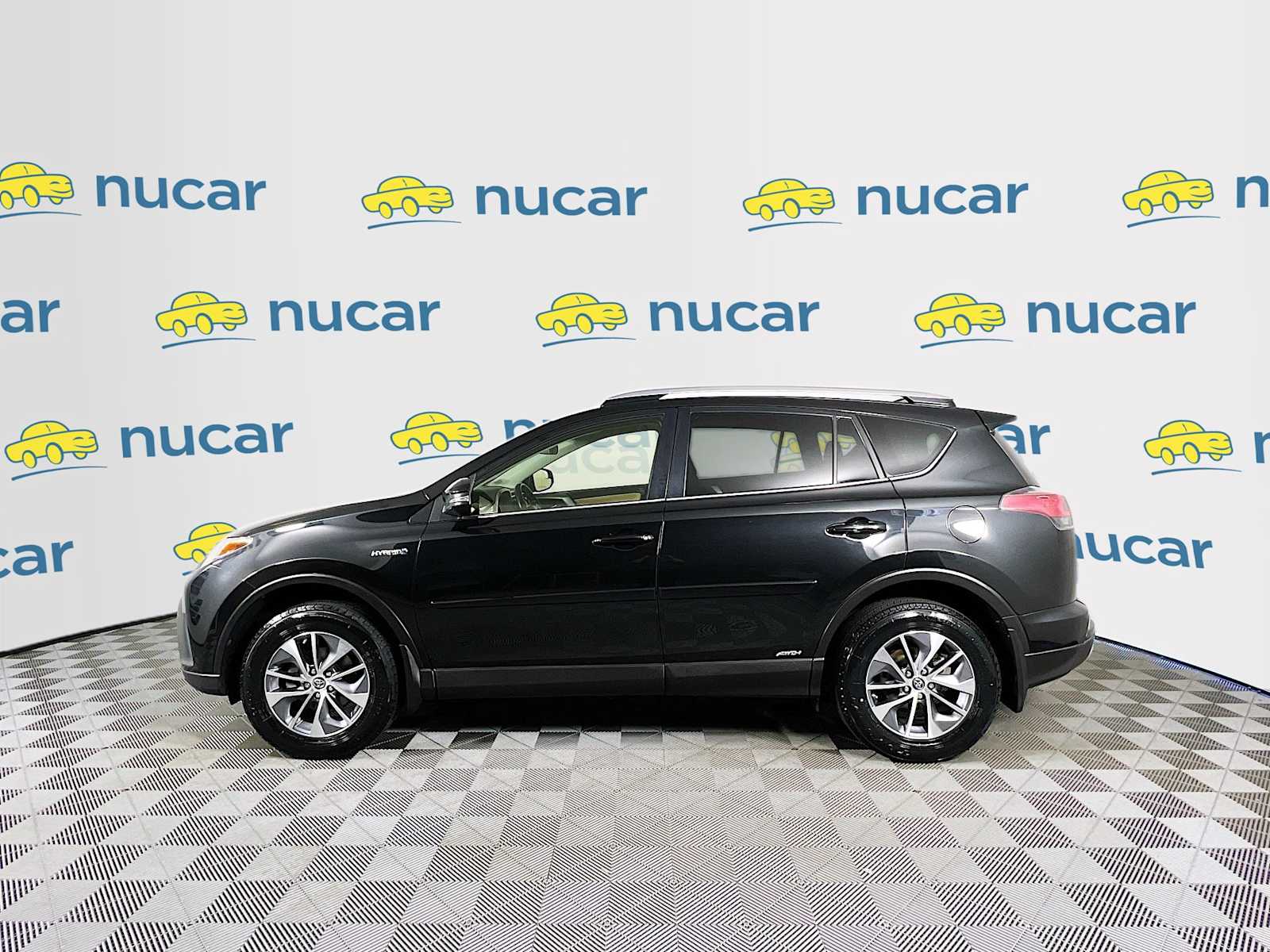 2016 Toyota RAV4 Hybrid XLE - Photo 4
