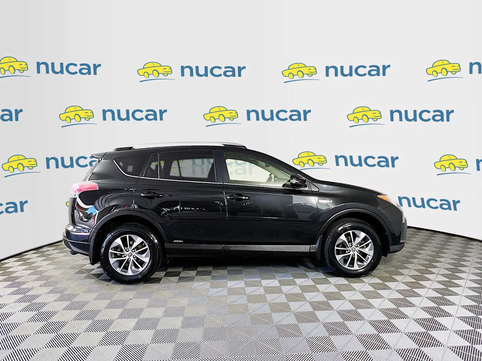 2016 Toyota RAV4 Hybrid XLE - Photo 8
