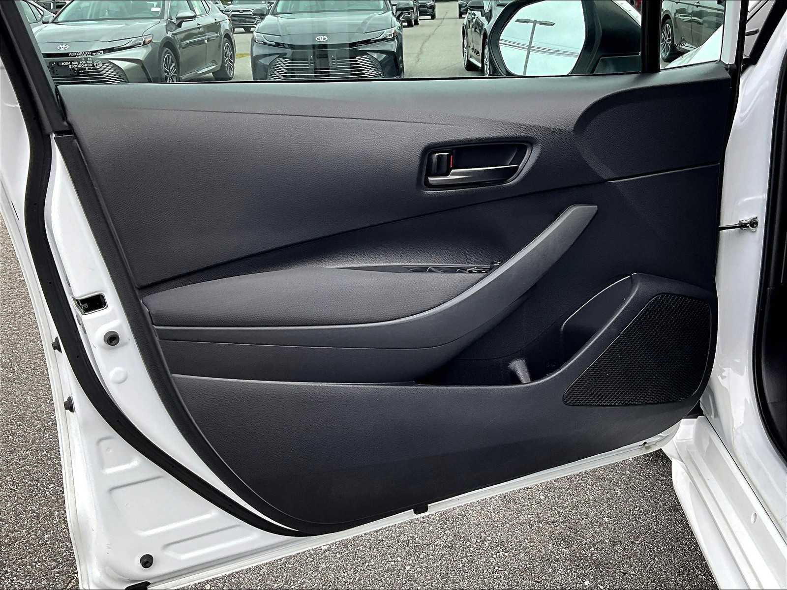 2023 Toyota Corolla LE - Photo 9