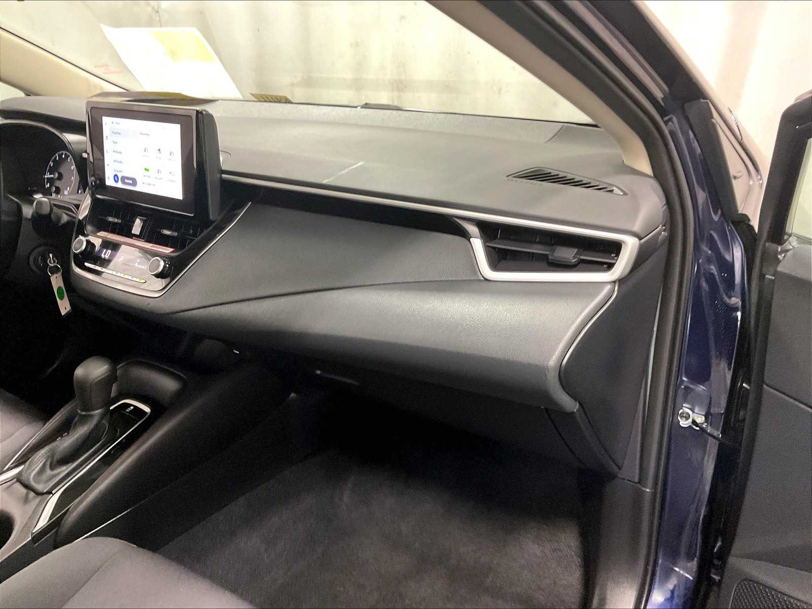 2025 Toyota Corolla LE - Photo 13