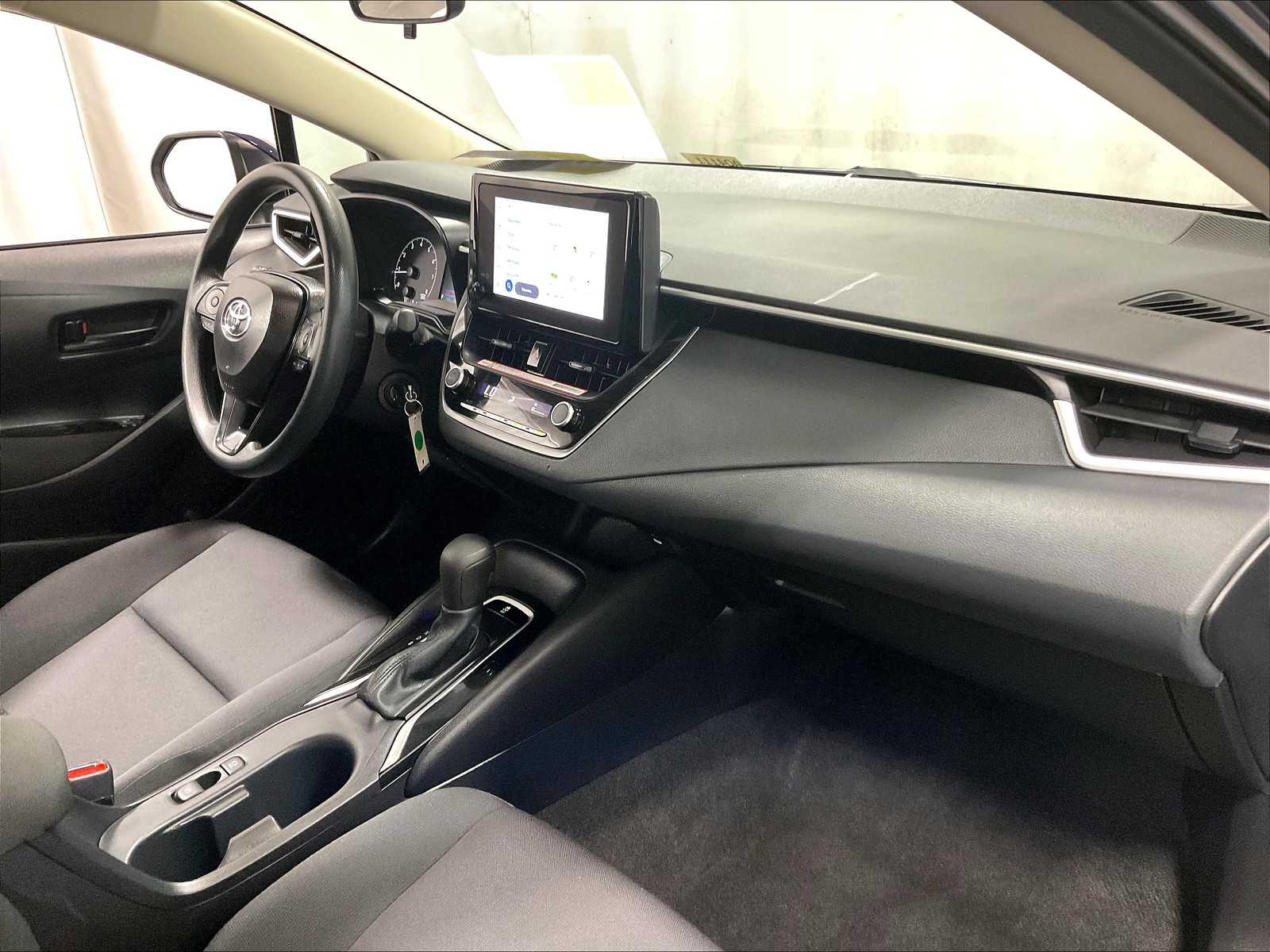 2025 Toyota Corolla LE - Photo 14