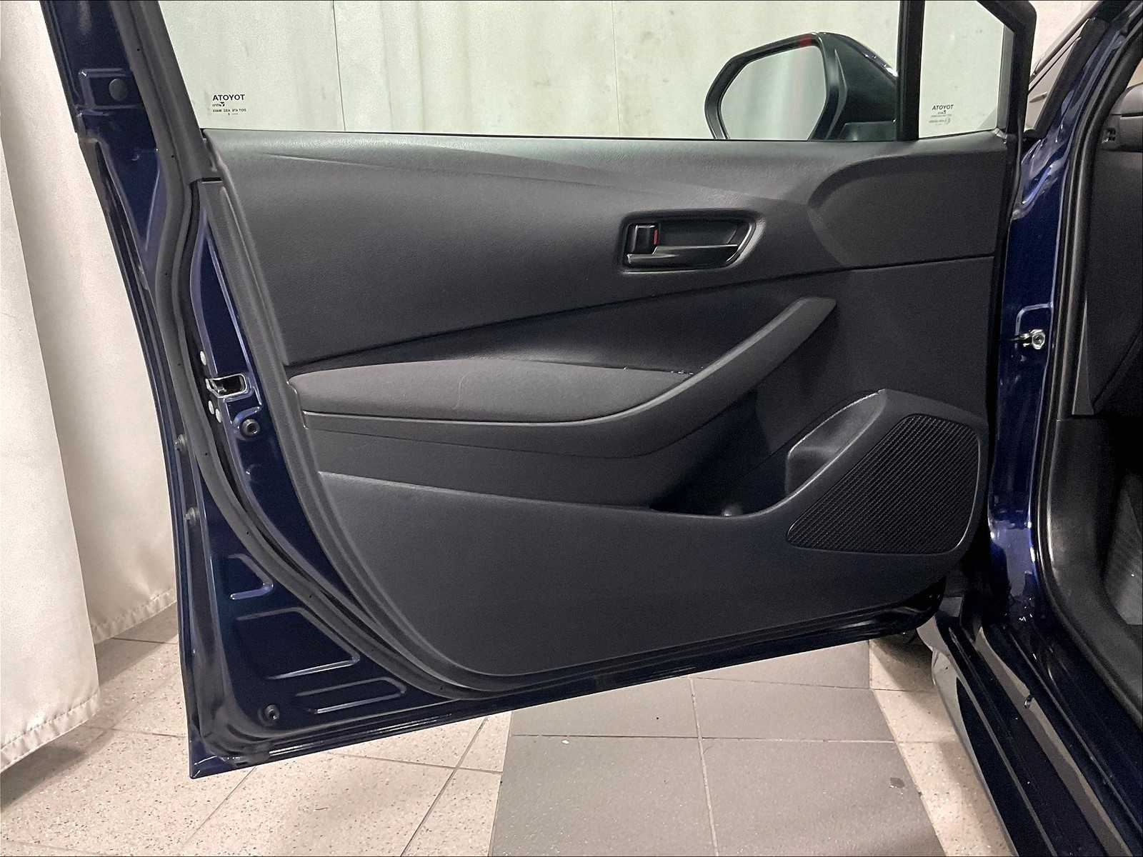 2025 Toyota Corolla LE - Photo 9
