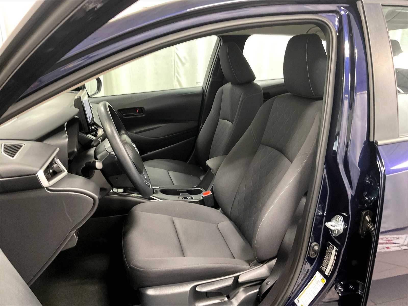 2025 Toyota Corolla LE - Photo 10