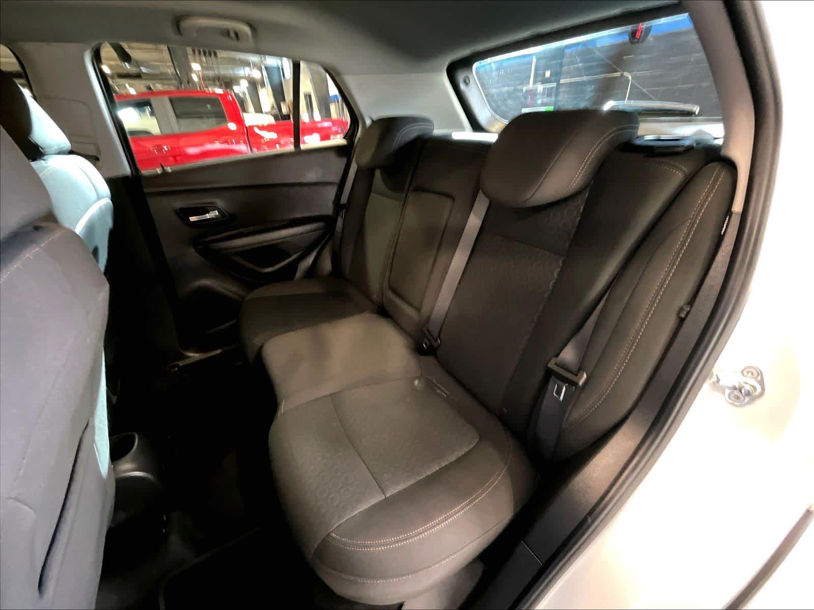 2021 Chevrolet Trax LS - Photo 15