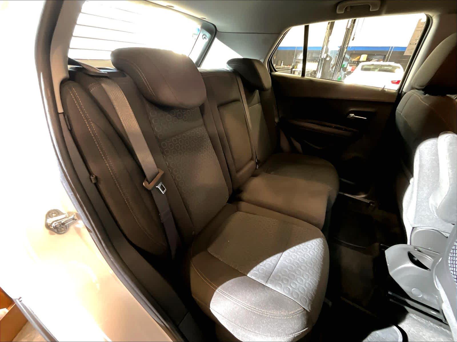 2021 Chevrolet Trax LS - Photo 16