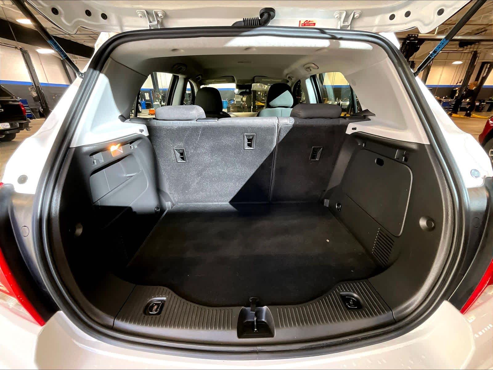 2021 Chevrolet Trax LS - Photo 17