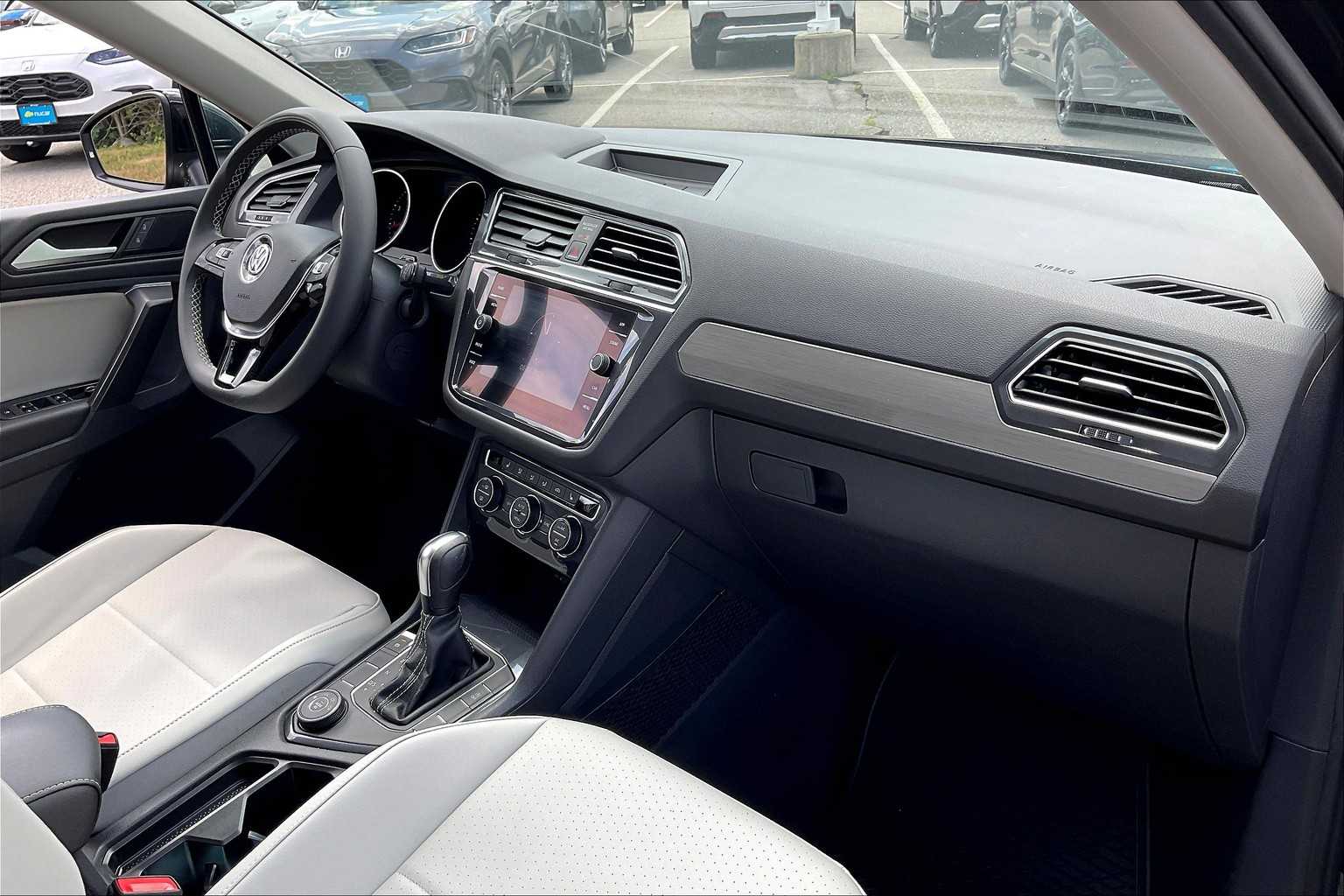 2021 Volkswagen Tiguan SE - Photo 17