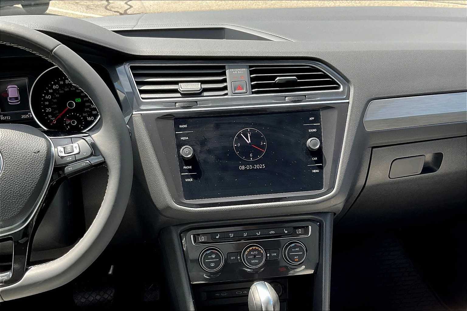 2021 Volkswagen Tiguan SE - Photo 25