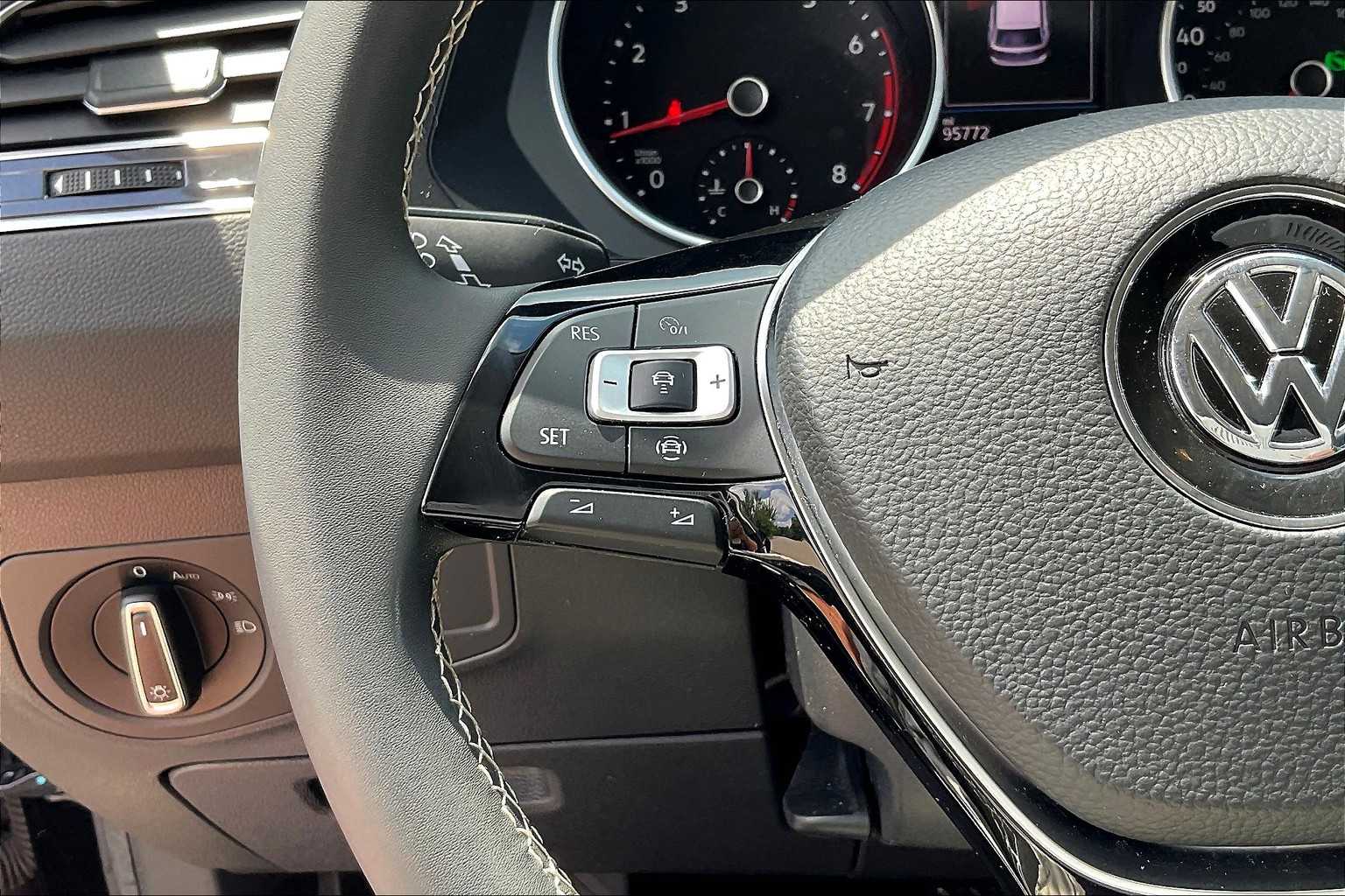2021 Volkswagen Tiguan SE - Photo 33