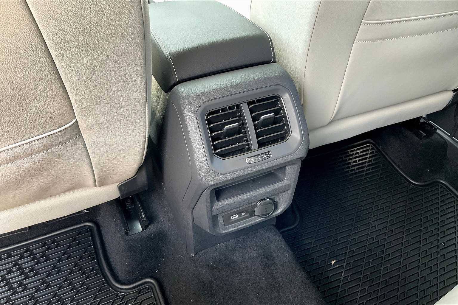 2021 Volkswagen Tiguan SE - Photo 40