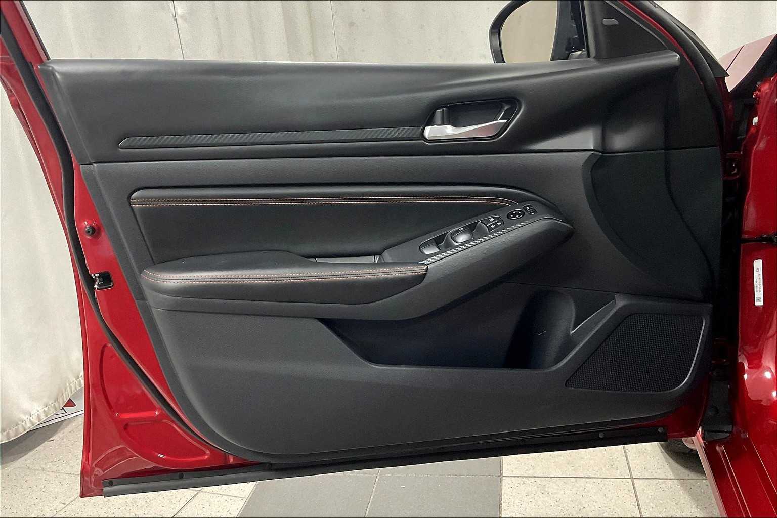 2021 Nissan Altima 2.5 SR - Photo 9