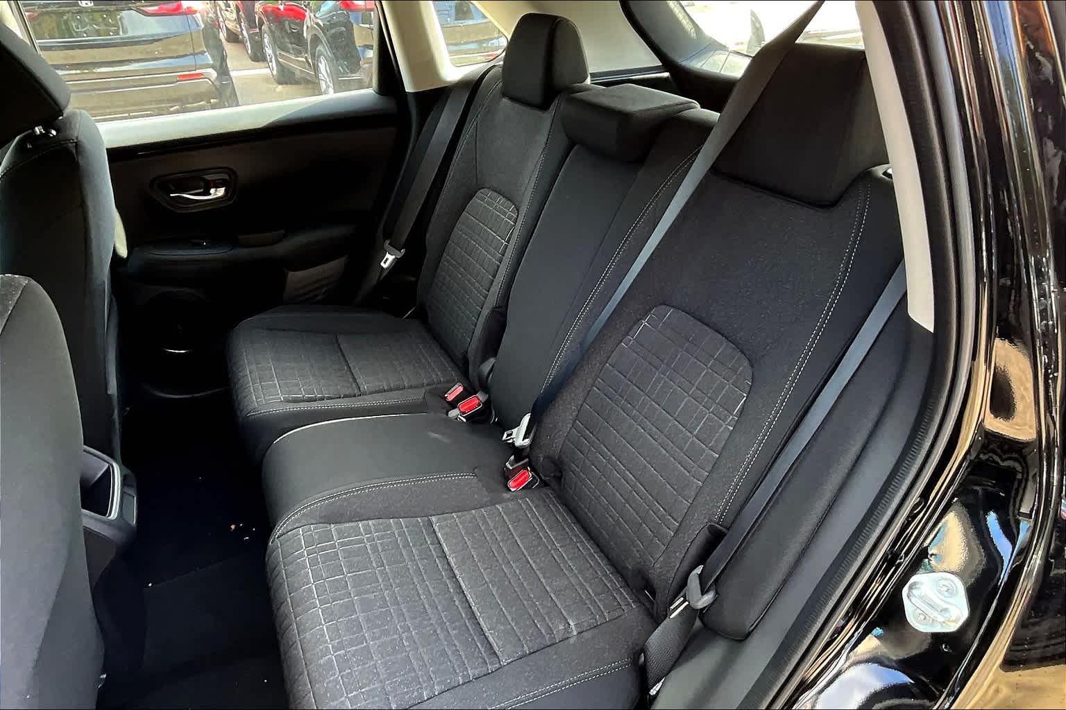 2025 Honda HR-V LX - Photo 15