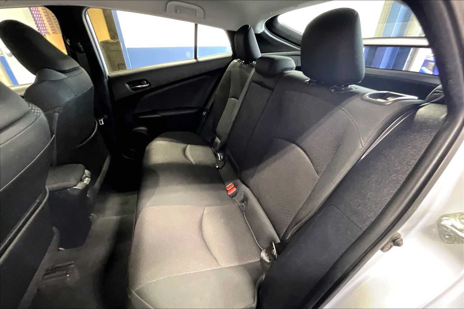 2022 Toyota Prius LE - Photo 15