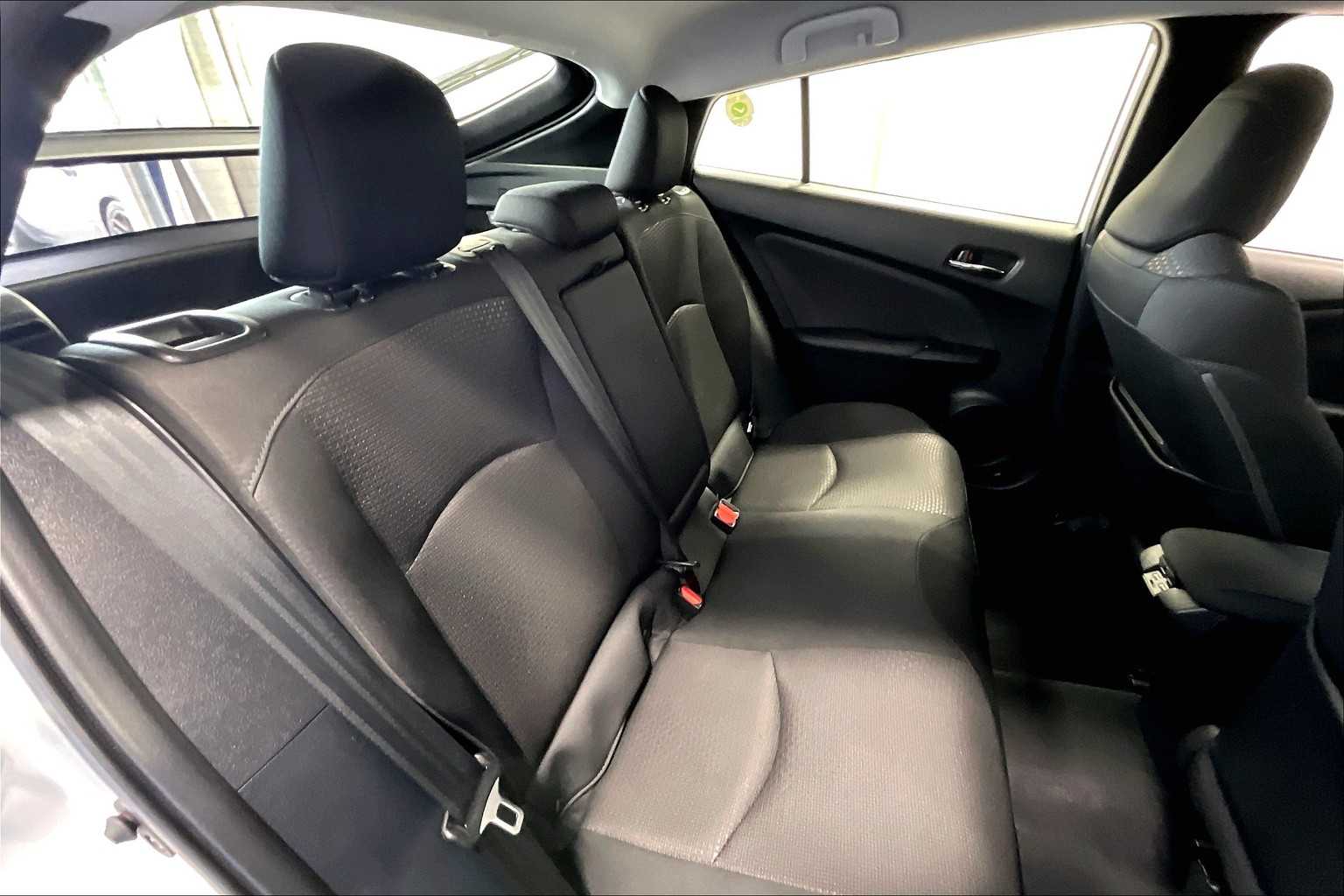 2022 Toyota Prius LE - Photo 16