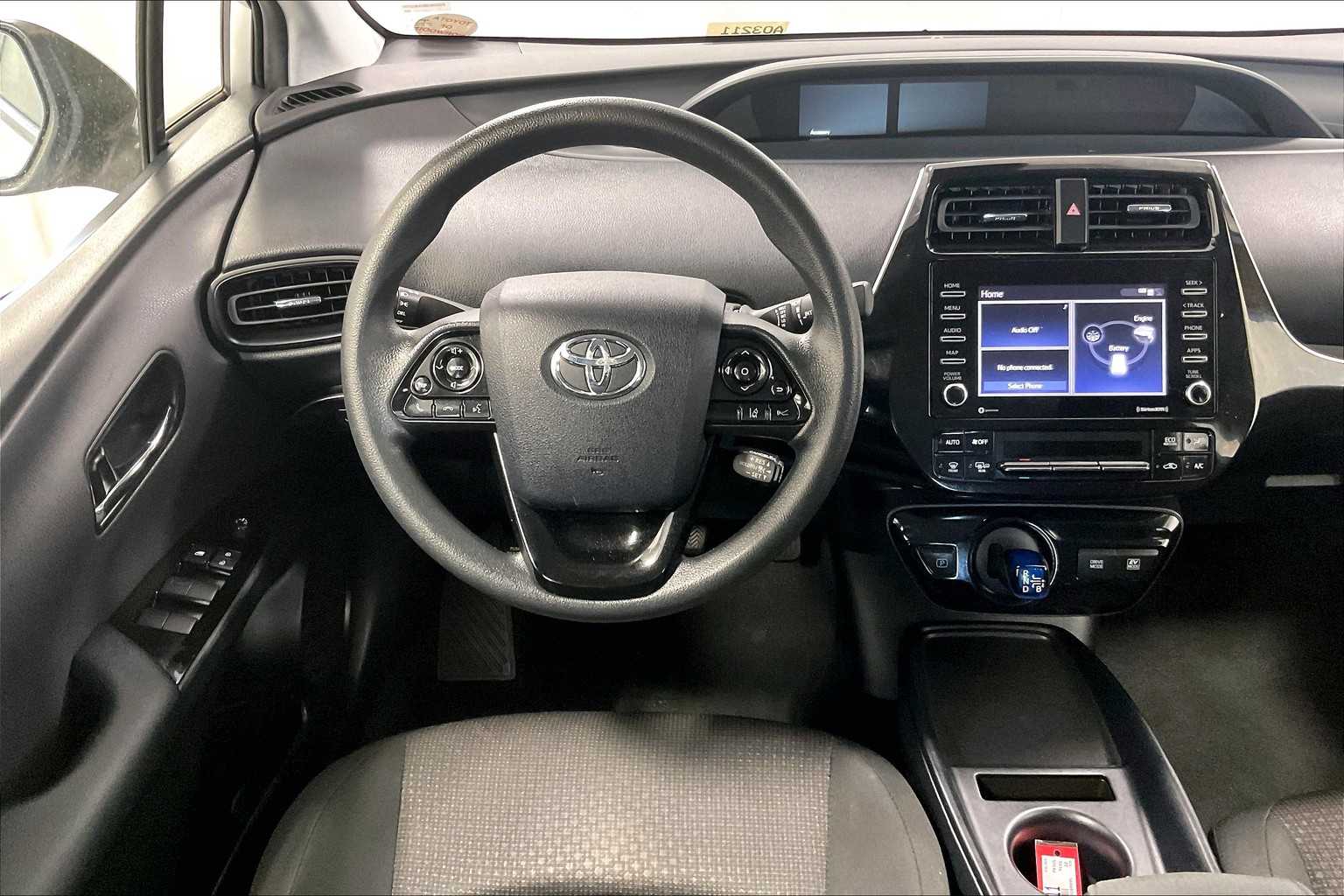 2022 Toyota Prius LE - Photo 17