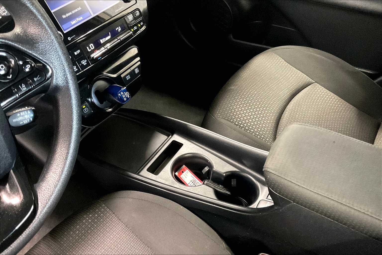 2022 Toyota Prius LE - Photo 20