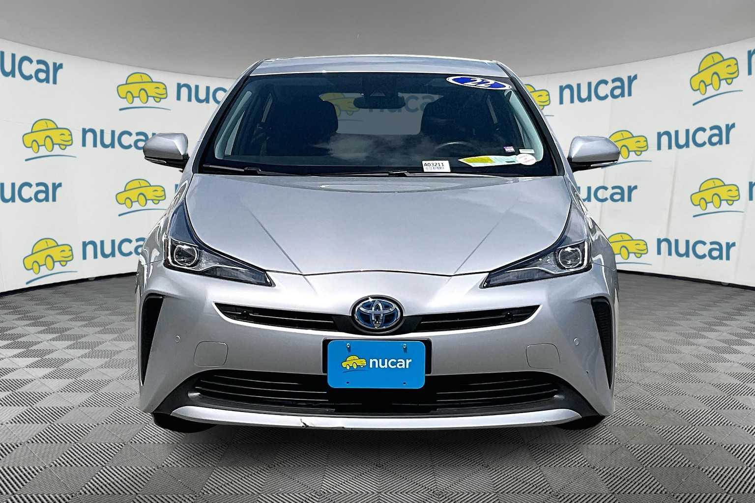 2022 Toyota Prius LE - Photo 2