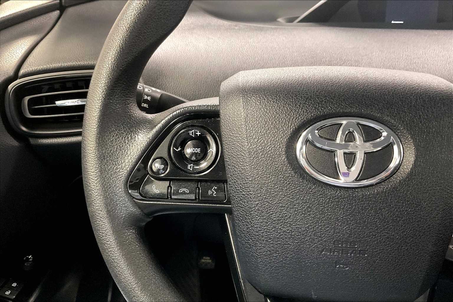 2022 Toyota Prius LE - Photo 22
