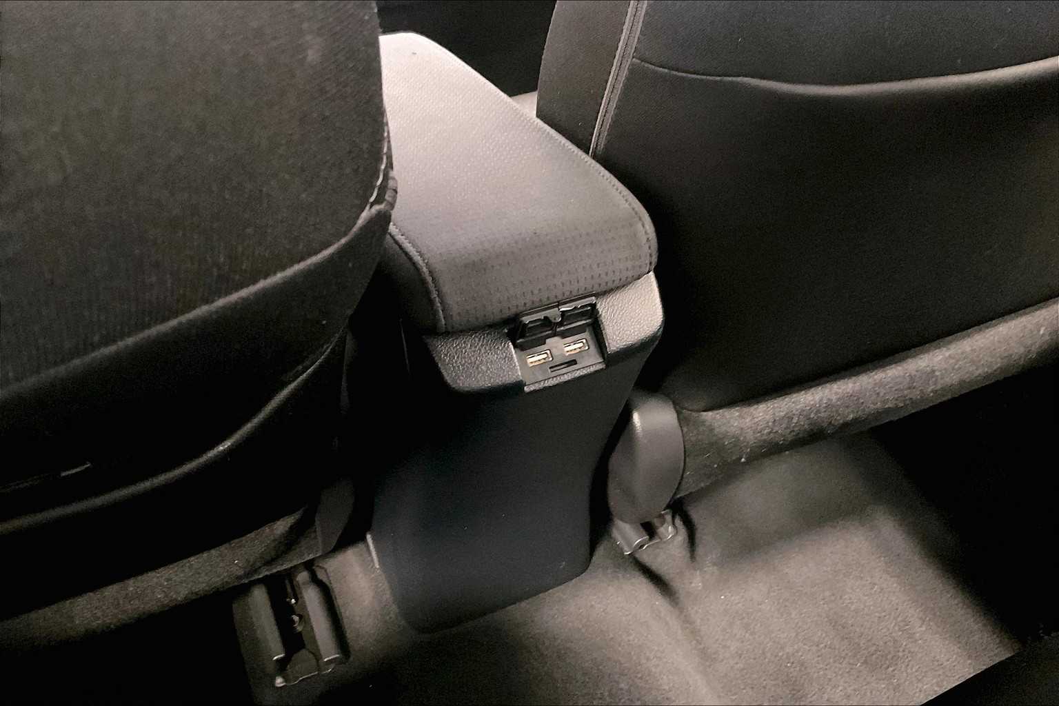2022 Toyota Prius LE - Photo 26