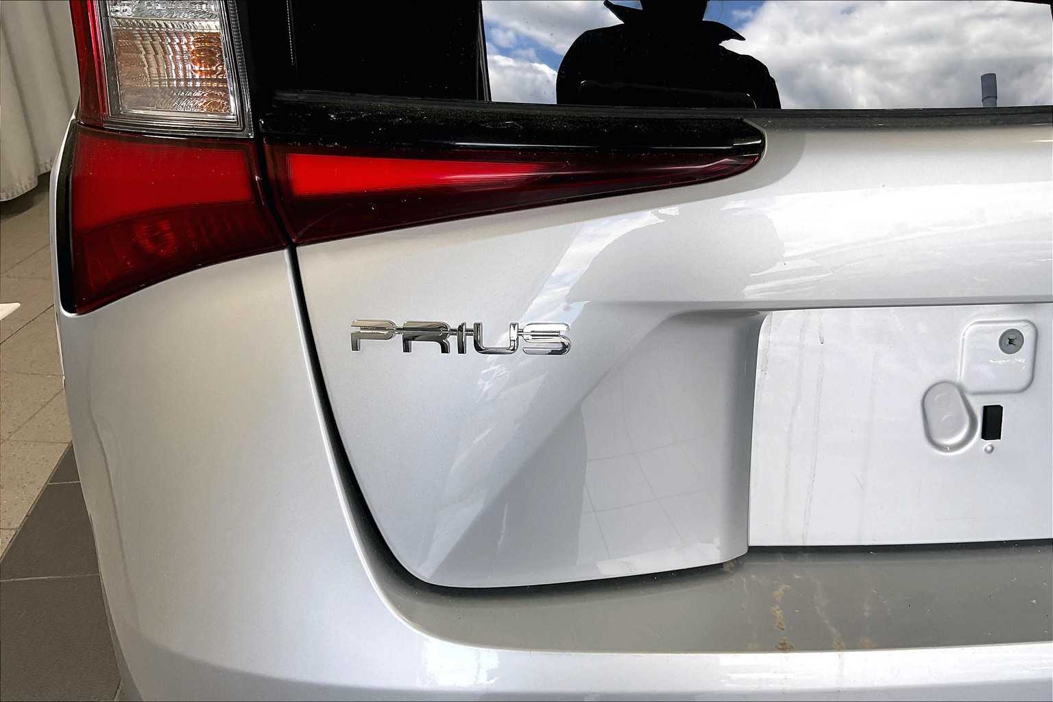 2022 Toyota Prius LE - Photo 27