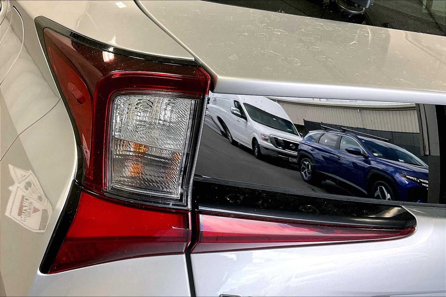 2022 Toyota Prius LE - Photo 32