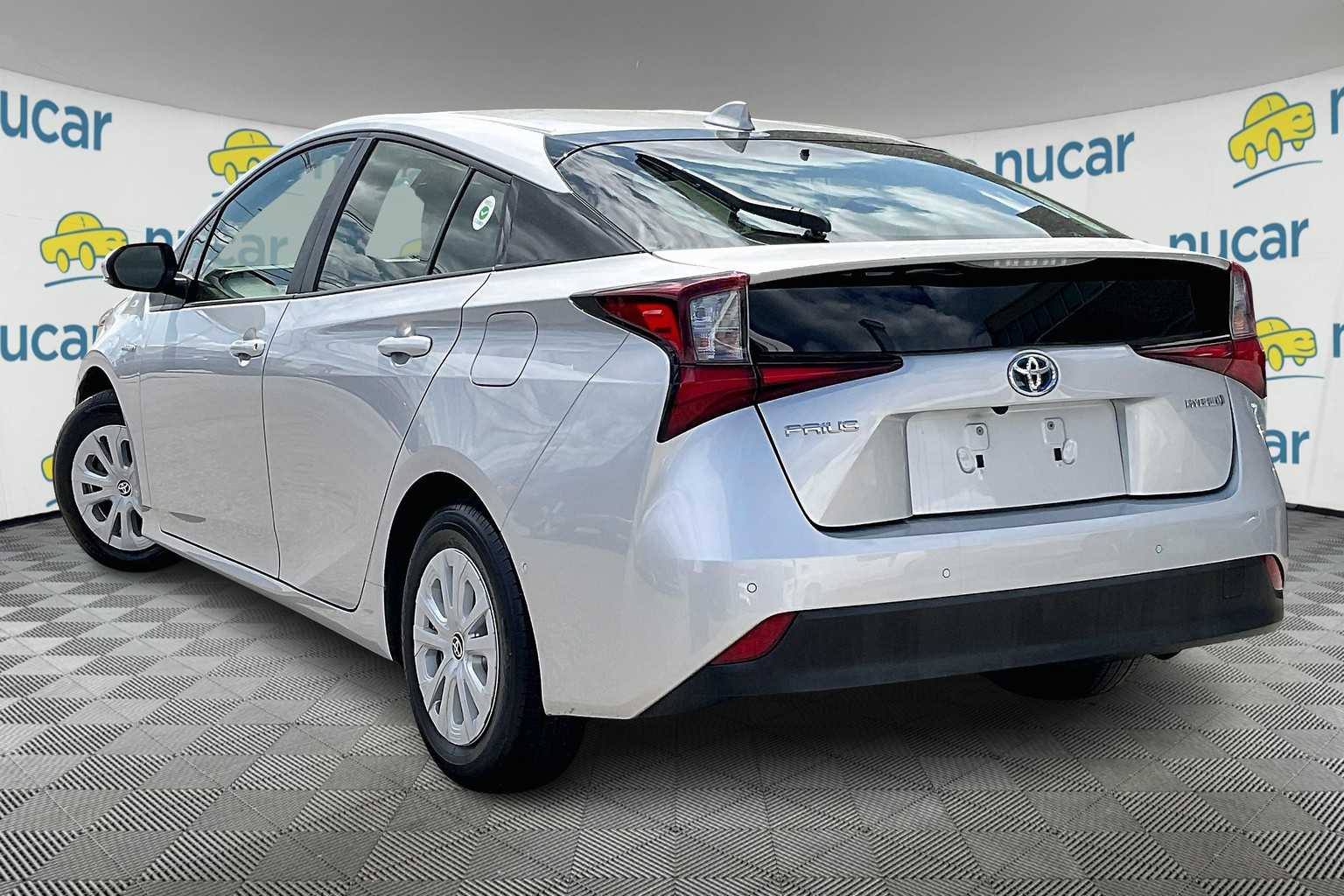 2022 Toyota Prius LE - Photo 4