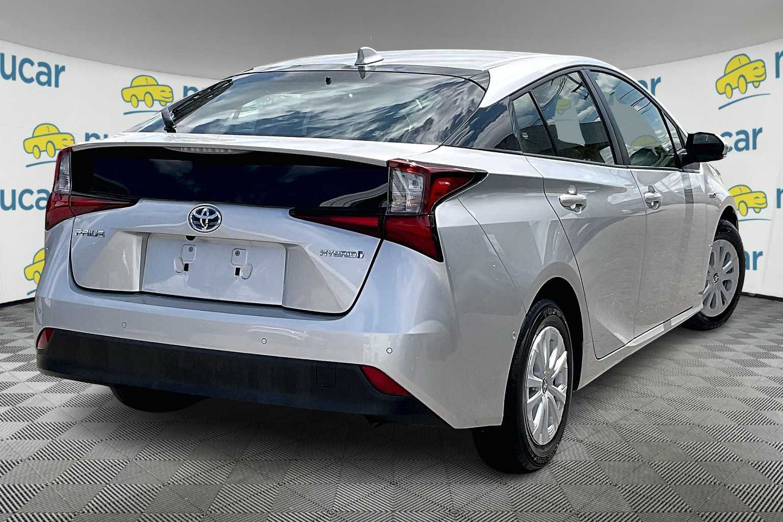 2022 Toyota Prius LE - Photo 6