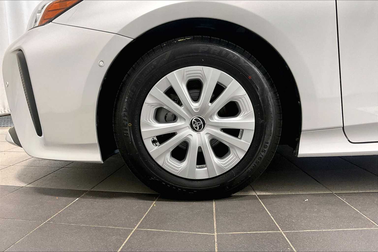2022 Toyota Prius LE - Photo 7