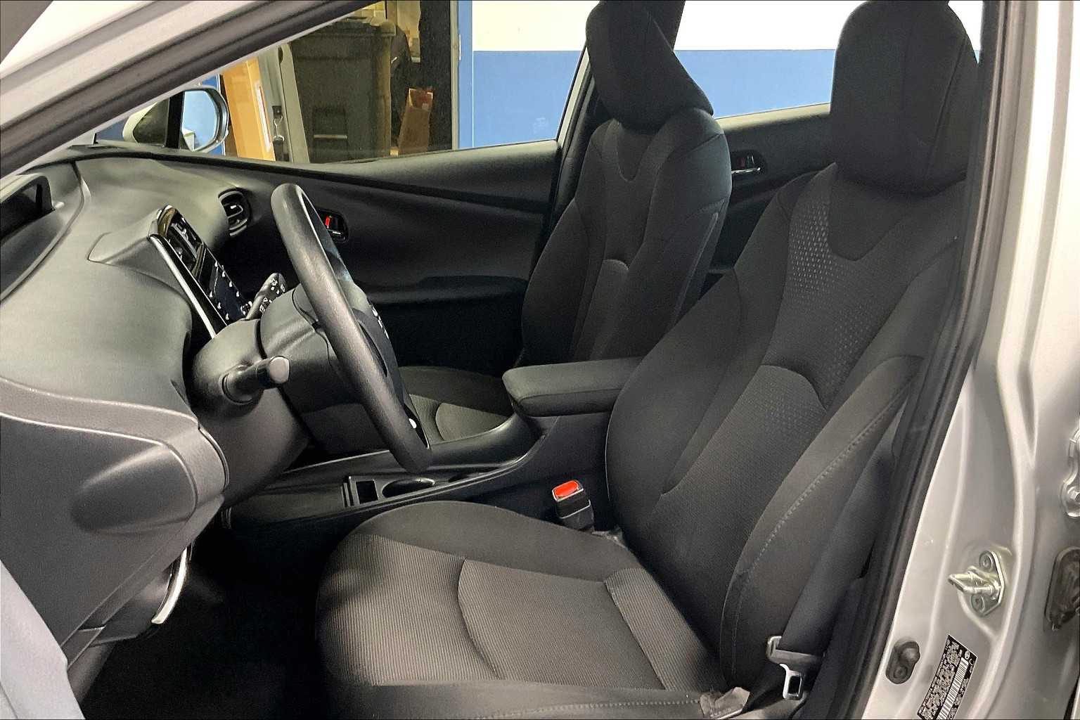 2022 Toyota Prius LE - Photo 10