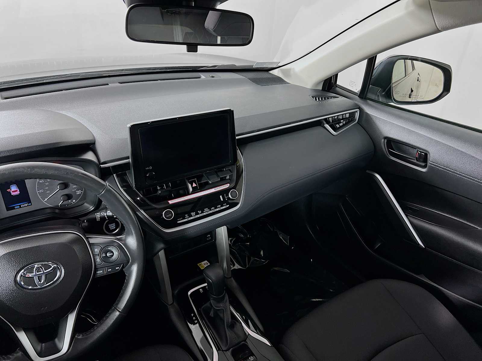 2023 Toyota Corolla Cross LE - Photo 23