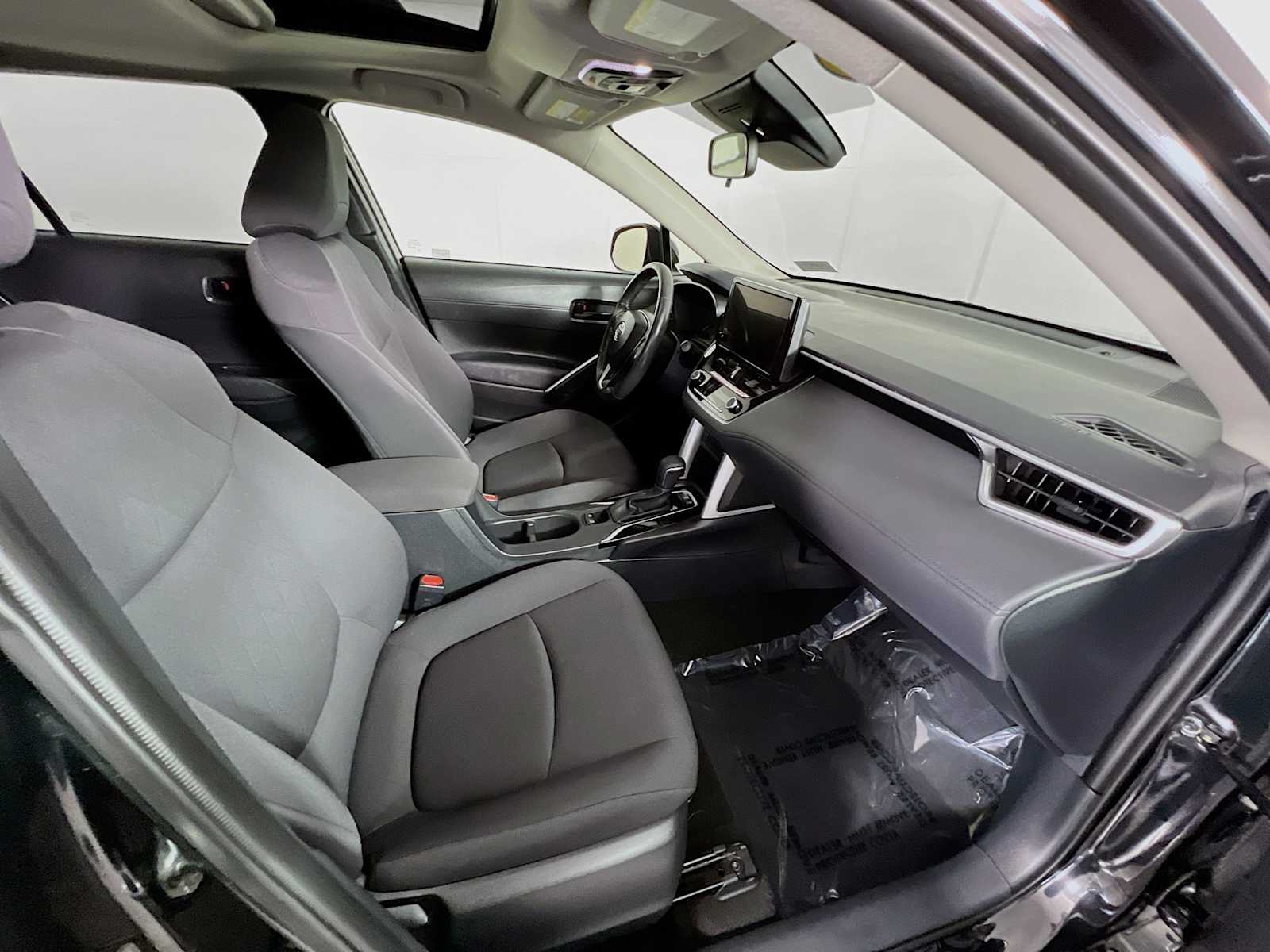 2023 Toyota Corolla Cross LE - Photo 27