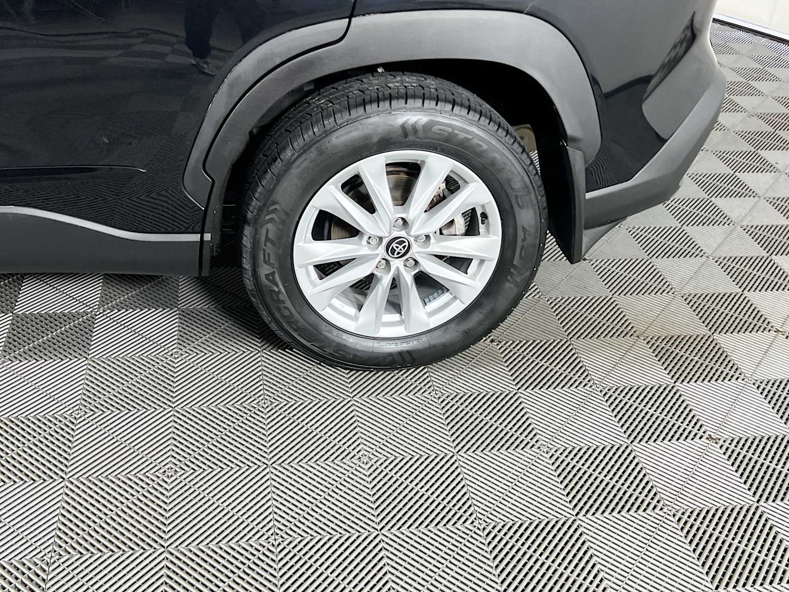 2023 Toyota Corolla Cross LE - Photo 30