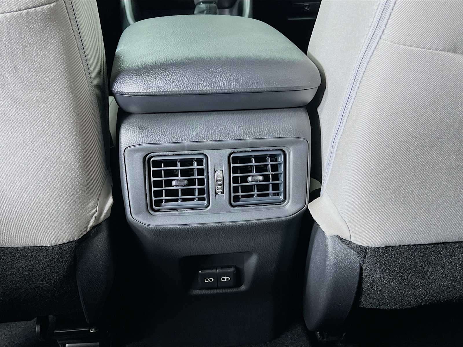 2025 Toyota RAV4 XLE - Photo 14