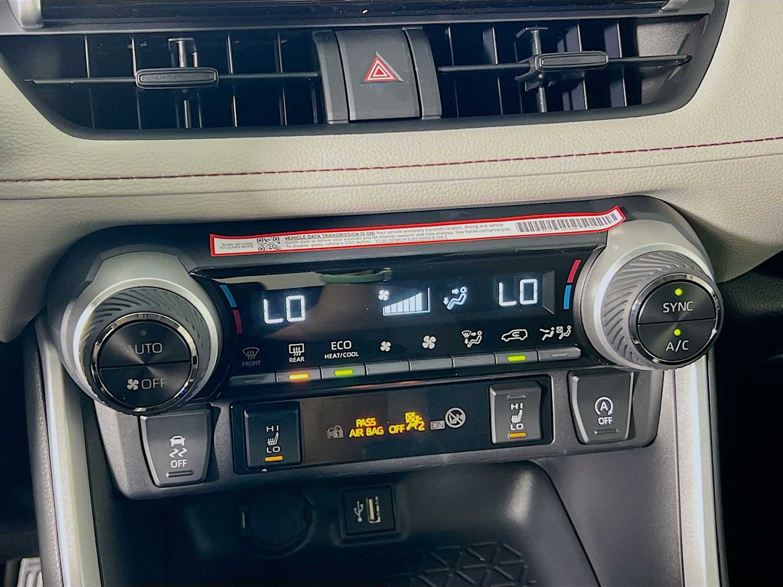 2025 Toyota RAV4 XLE - Photo 10