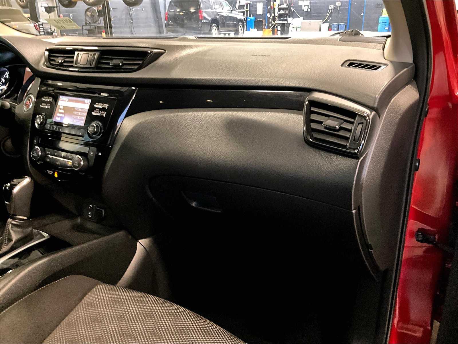2018 Nissan Rogue Sport SV - Photo 13