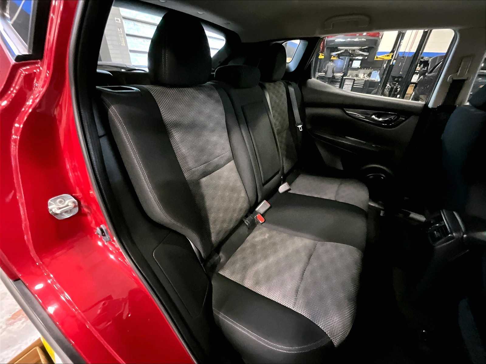 2018 Nissan Rogue Sport SV - Photo 16