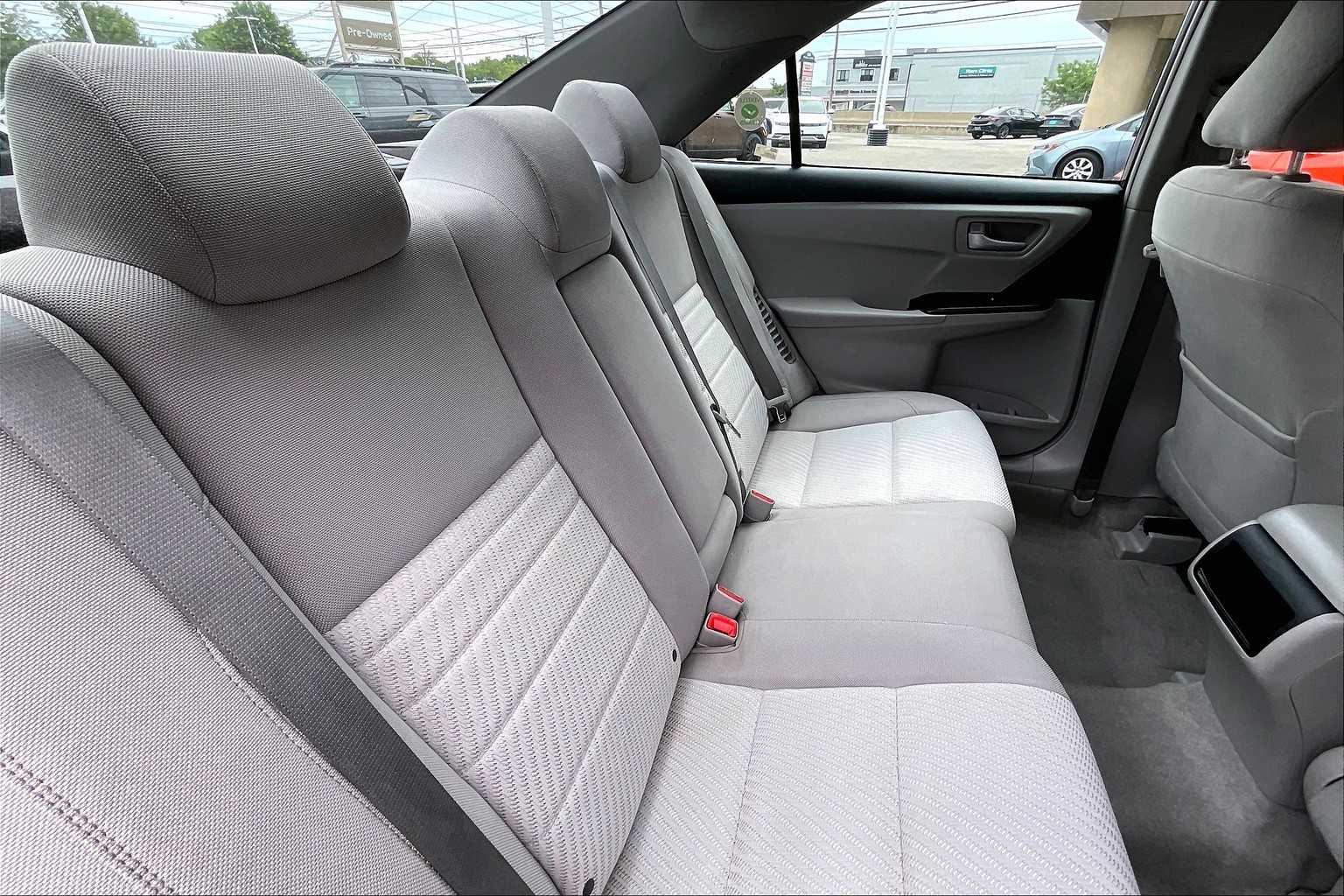 2017 Toyota Camry Hybrid LE - Photo 16